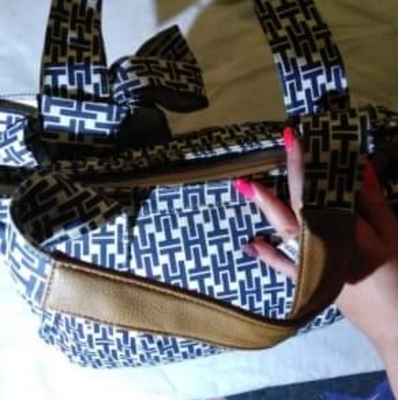Tommy Hilfiger  purse new without tags - Picture 3 of 8